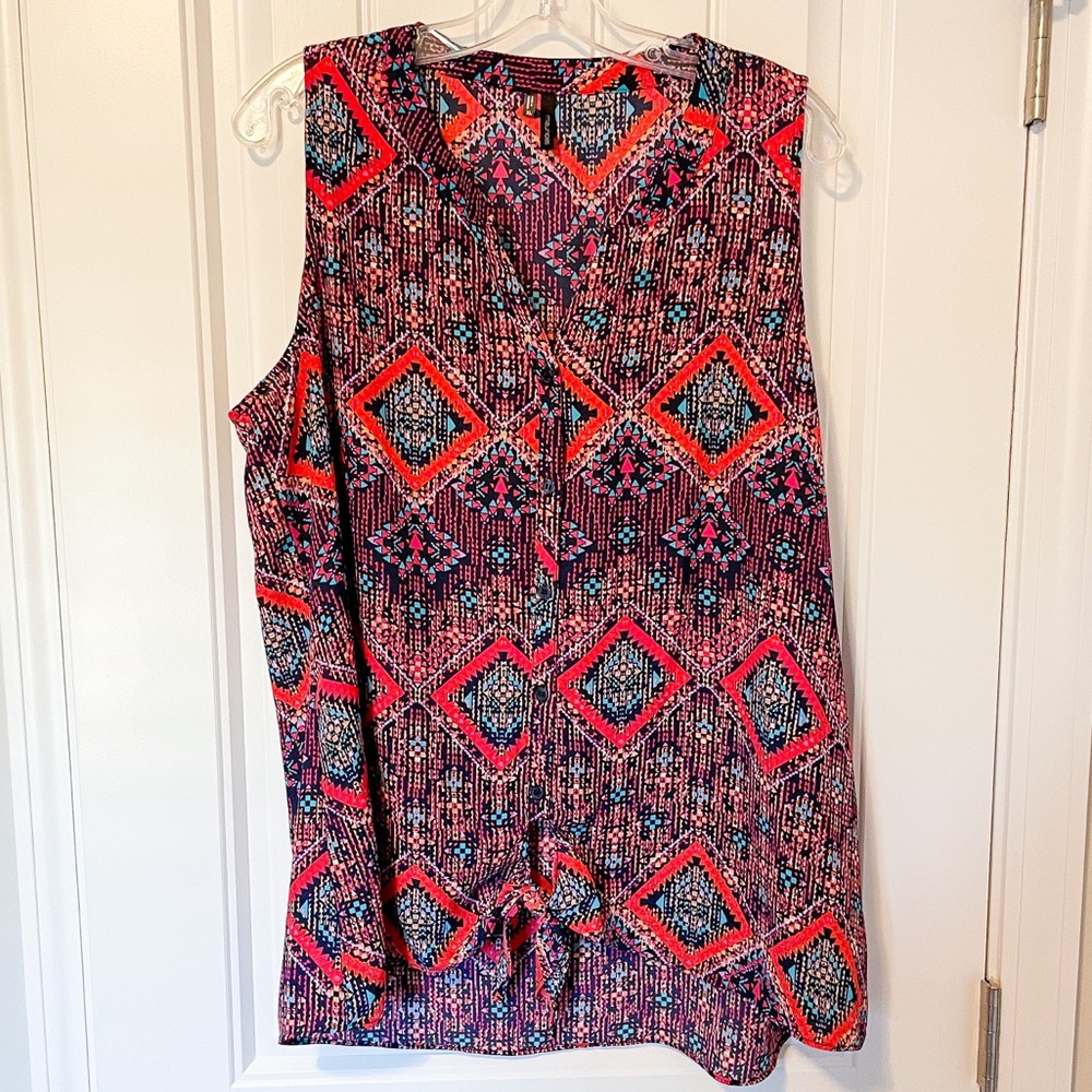 ⚡️Maurices geo front tie sleeveless blouse